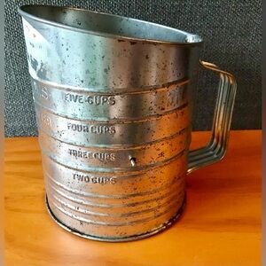 BROMWELLS Silver Metal Measuring Manual Sifter Flour Baking Mesh Sift Tool